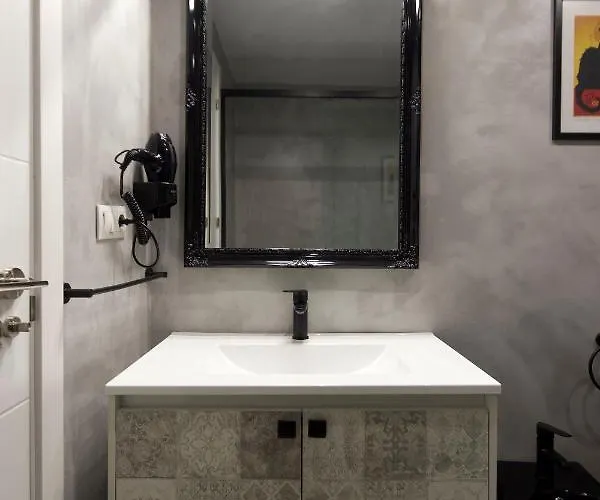 公寓 Spacious In The Heart Of La Nogalera *